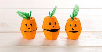 Egg carton pumpkin craft